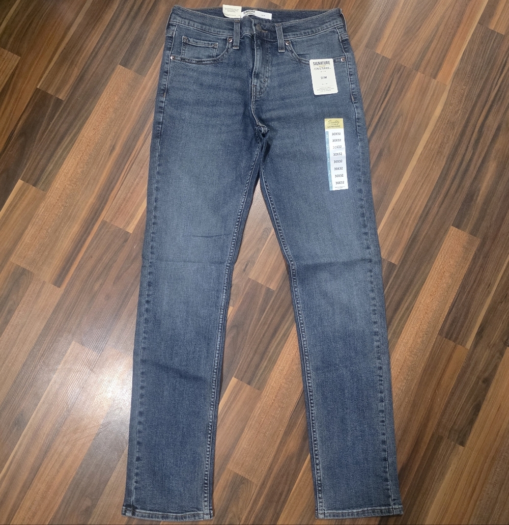 NWT Men's Signature Levi Jeans Slim Size 30x32 (Real 30x31)